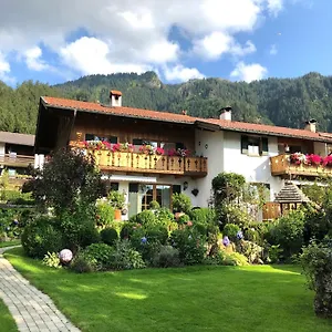 ferienwohnung-mitteldorf.com-bavaria.com/