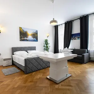 4 Red Star 8 Wien